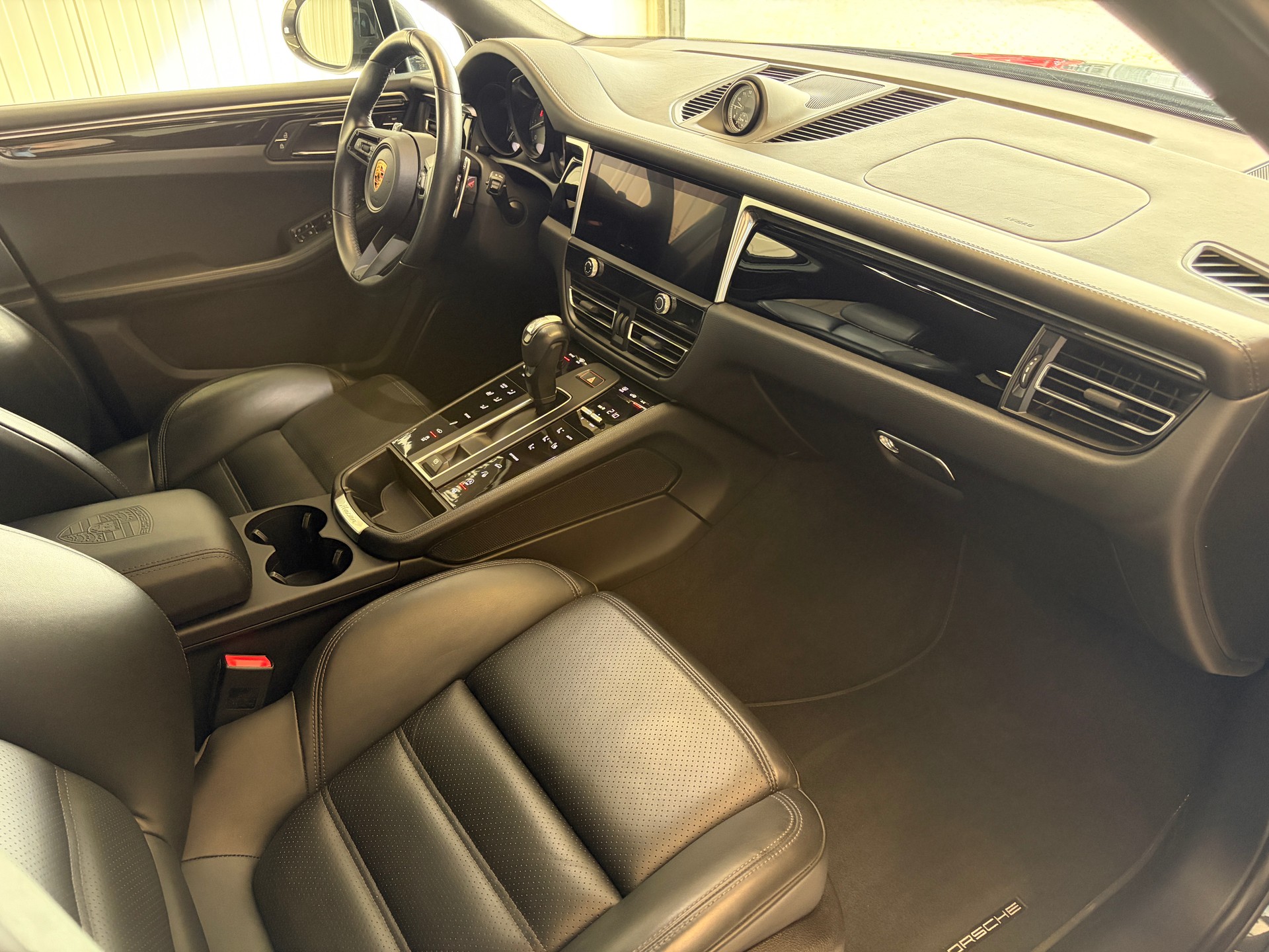 PORSCHE Macan S PDK *SPORT DESIGN* LUFT PDLS+ AHK 21"-image-4