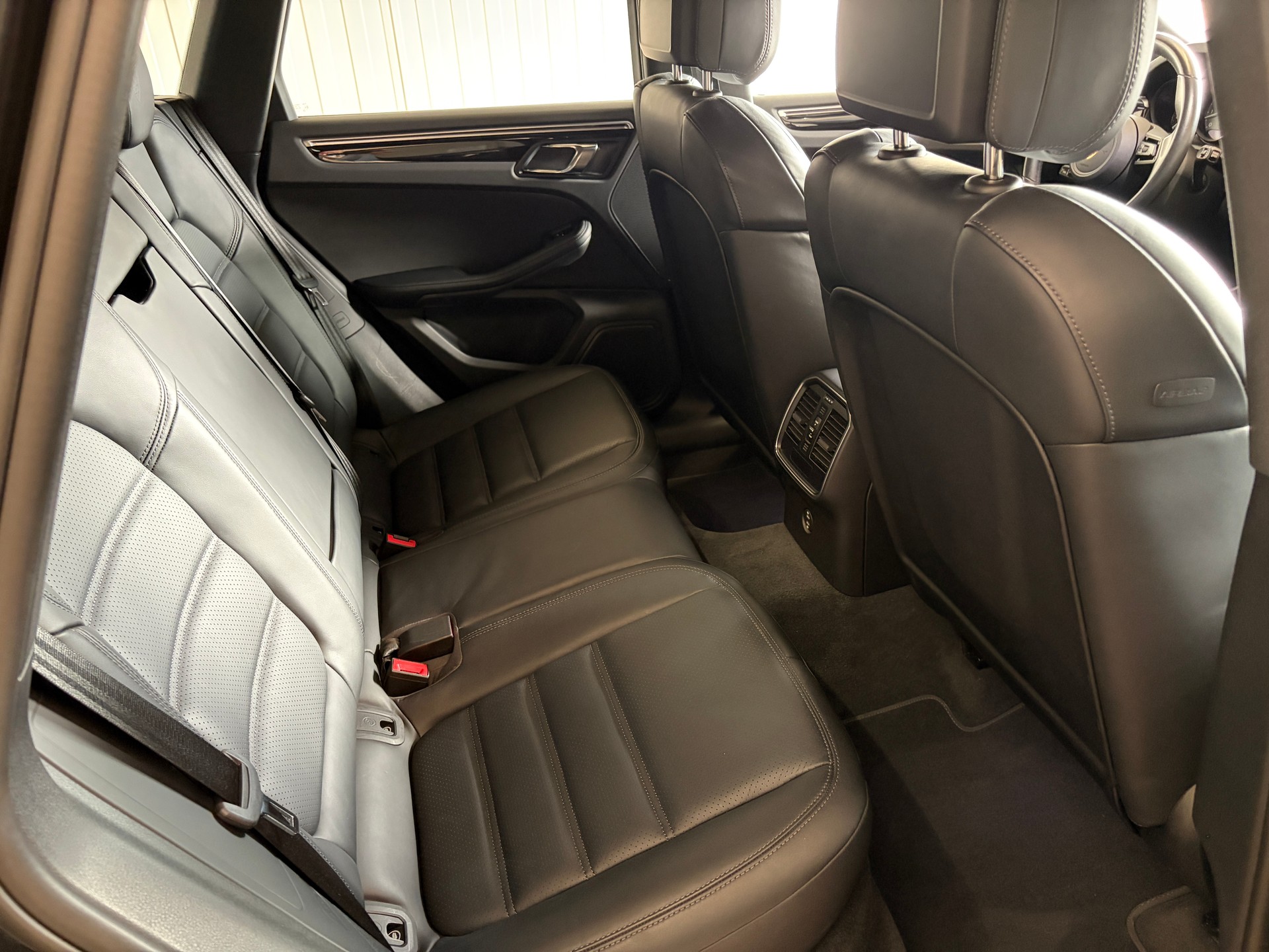 PORSCHE Macan S PDK *SPORT DESIGN* LUFT PDLS+ AHK 21"-image-9