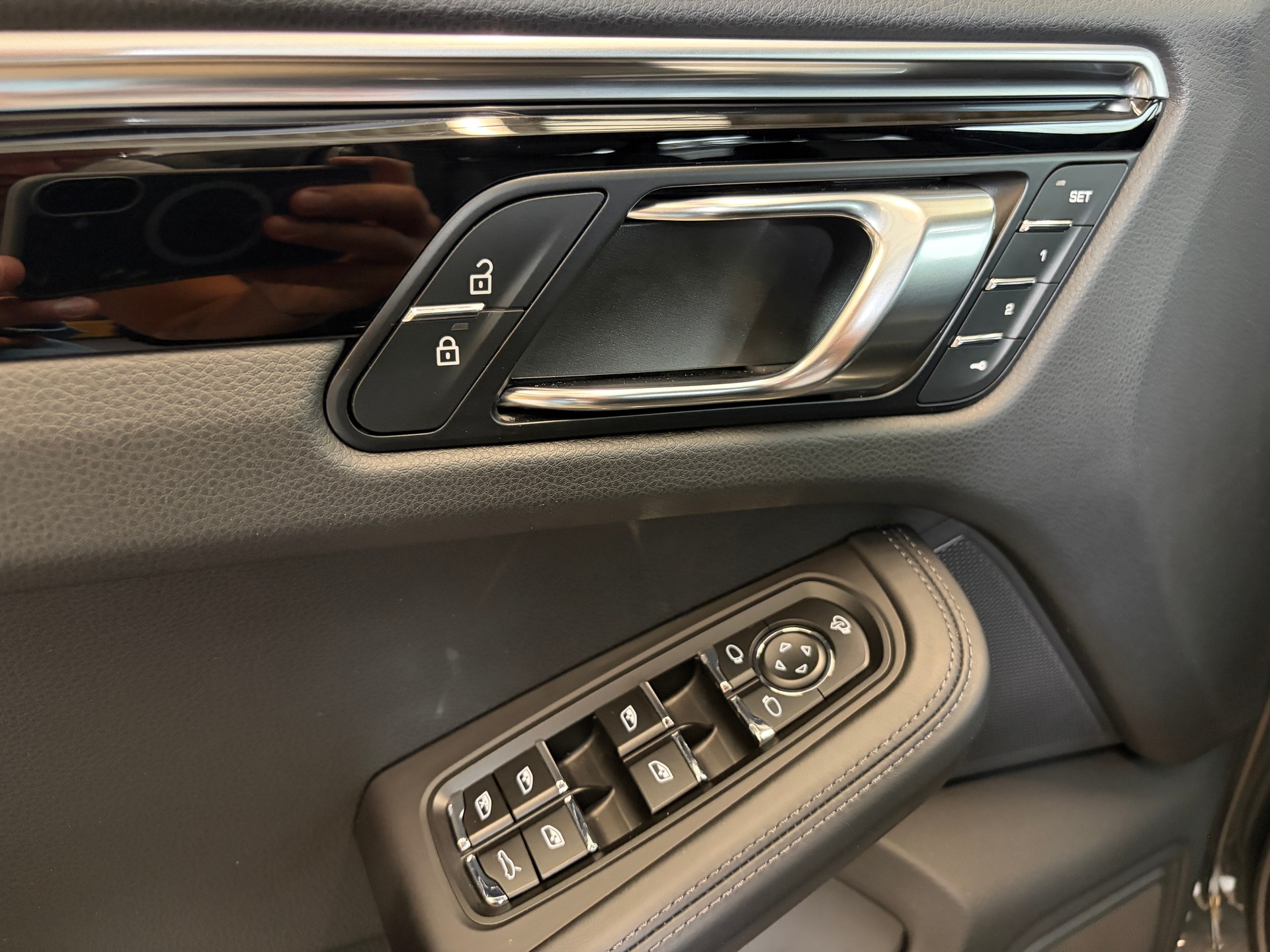PORSCHE Macan S PDK *SPORT DESIGN* LUFT PDLS+ AHK 21"-image-19