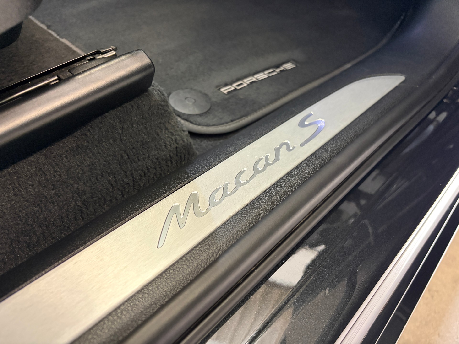 PORSCHE Macan S PDK *SPORT DESIGN* LUFT PDLS+ AHK 21"-image-8