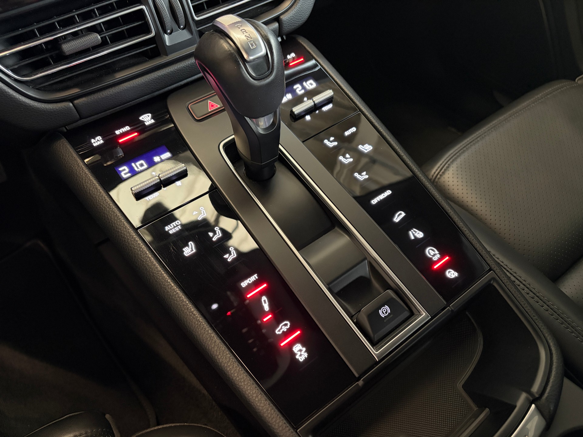PORSCHE Macan S PDK *SPORT DESIGN* LUFT PDLS+ AHK 21"-image-14