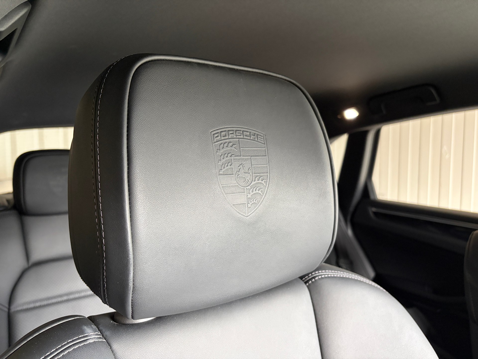 PORSCHE Macan S PDK *SPORT DESIGN* LUFT PDLS+ AHK 21"-image-6