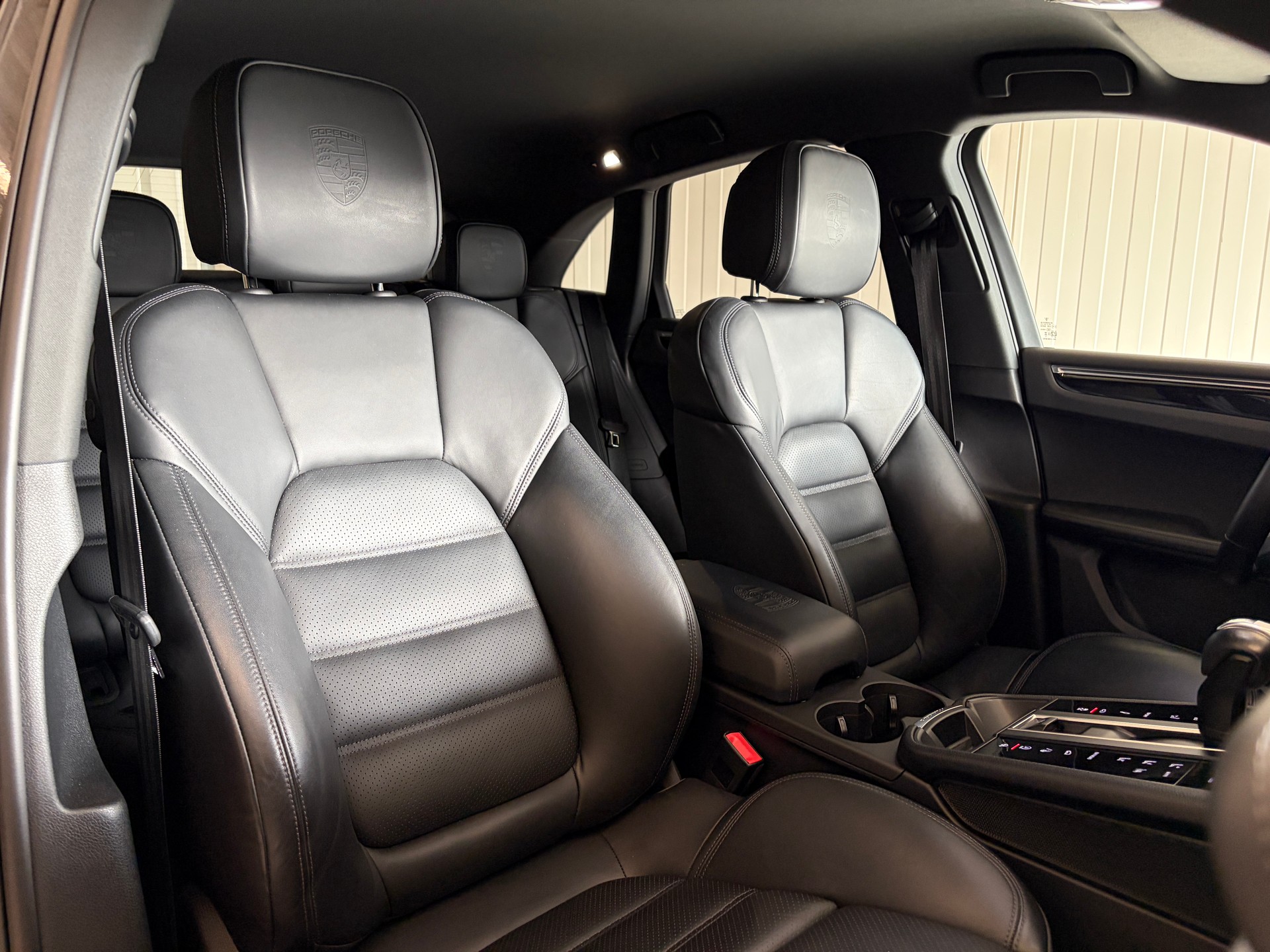 PORSCHE Macan S PDK *SPORT DESIGN* LUFT PDLS+ AHK 21"-image-5