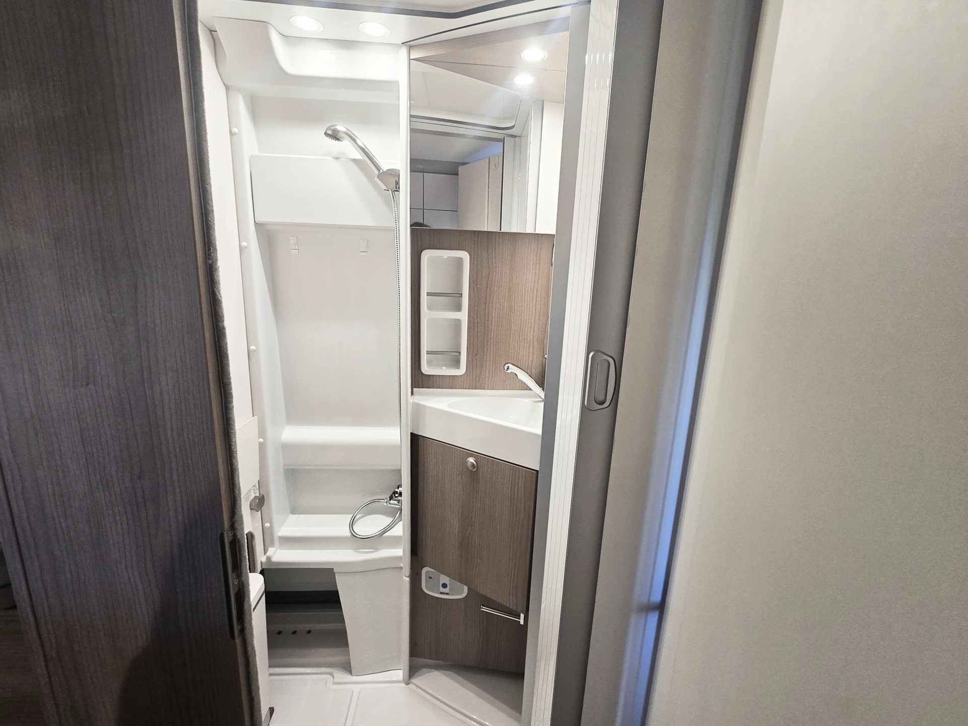 MALIBU CARTHAGO VAN 640 LE RB CHARMING 2,3 DIESEL 9G-AUTOMAT FIAT DUCATO MJ 160-image-11
