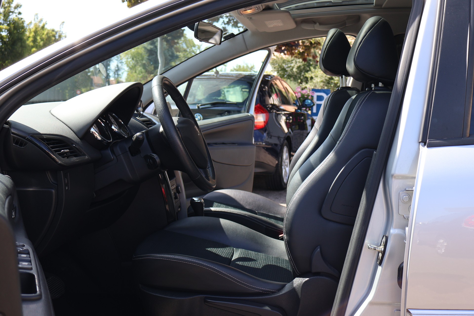 PEUGEOT 207 1.6 16V Allure Automatic-image-11
