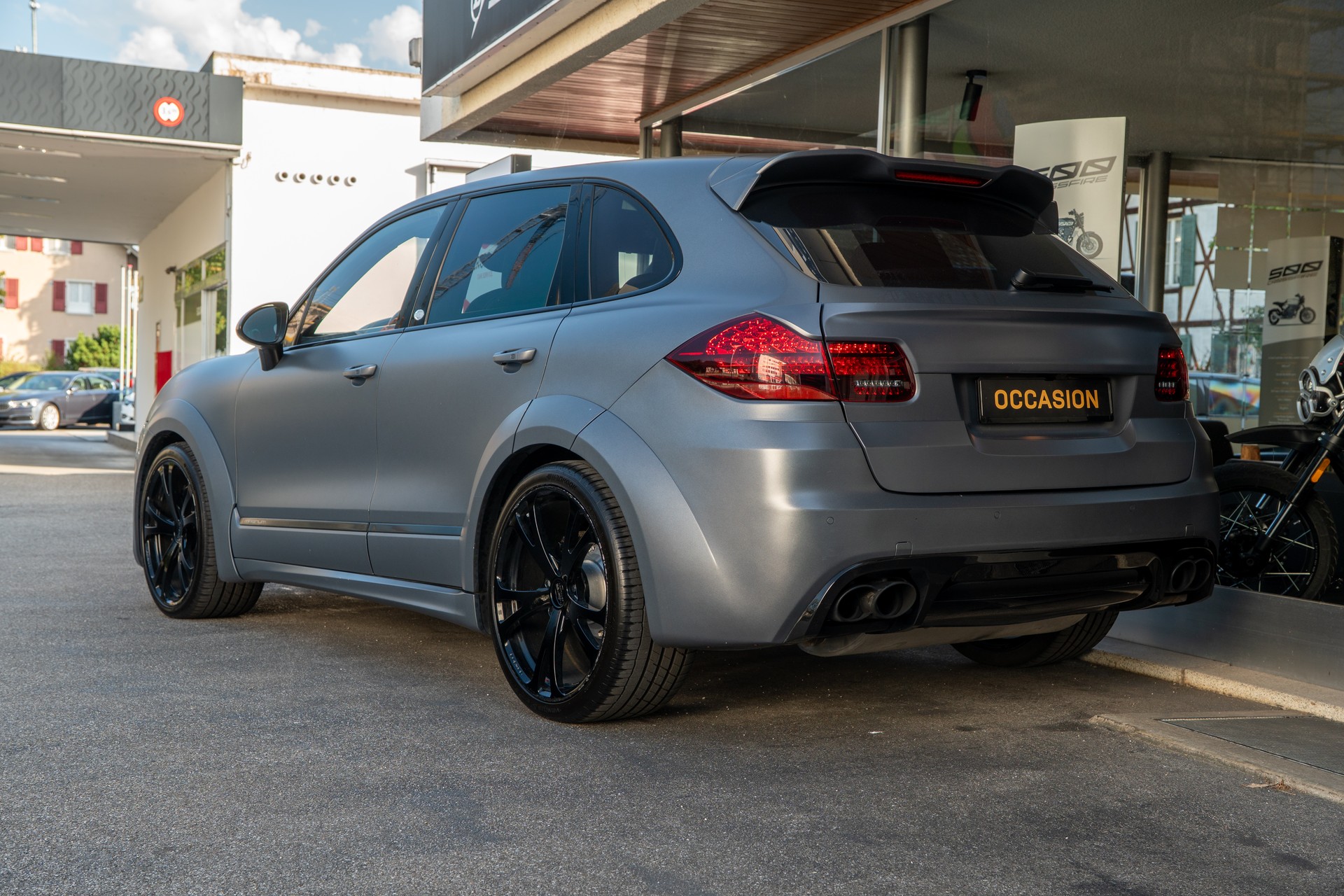 PORSCHE Cayenne Turbo-image-2