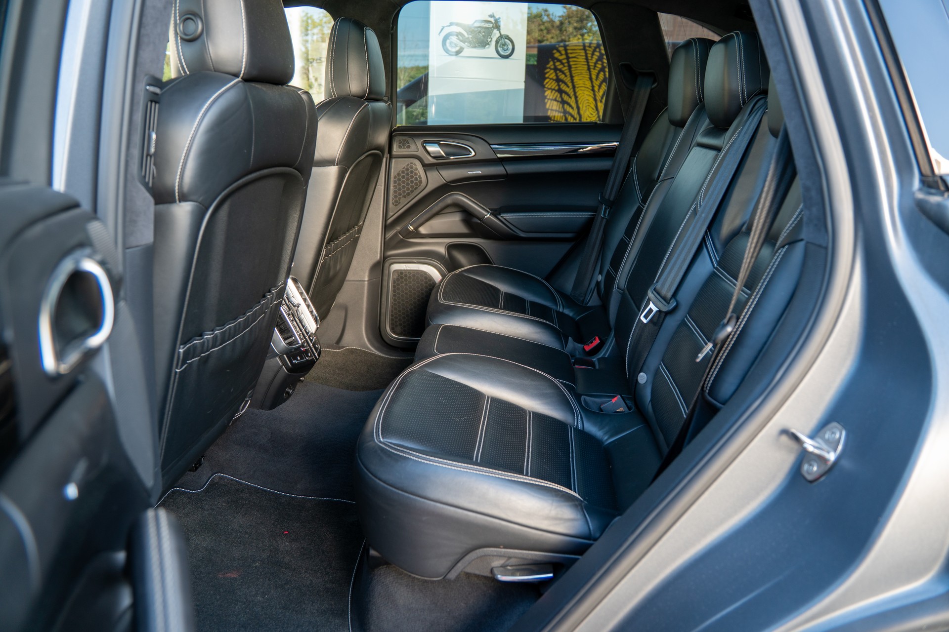 PORSCHE Cayenne Turbo-image-6