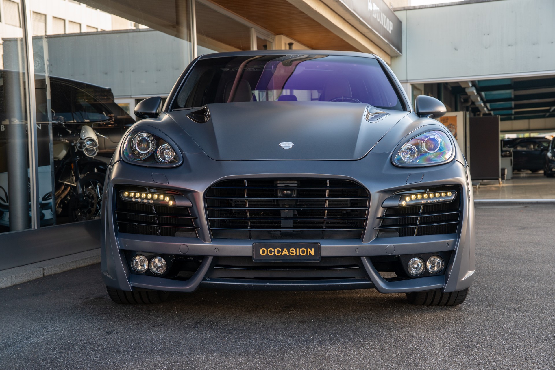 PORSCHE Cayenne Turbo-image-1