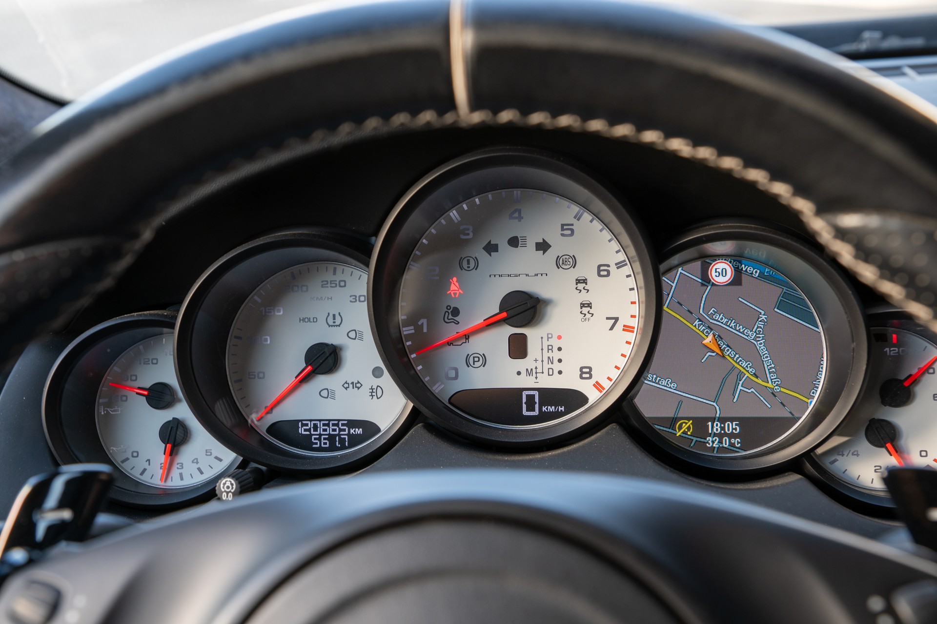 PORSCHE Cayenne Turbo-image-9