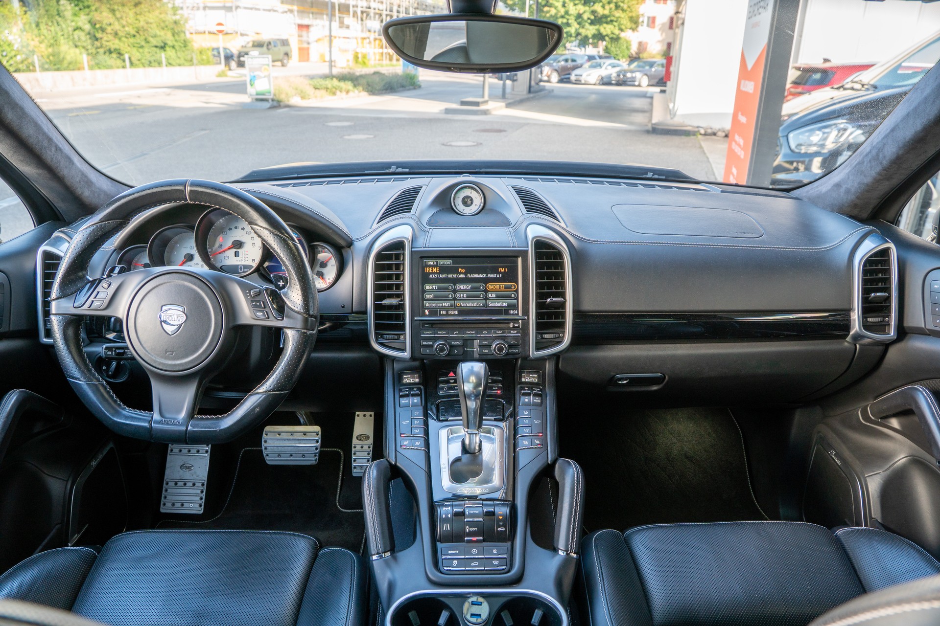 PORSCHE Cayenne Turbo-image-4