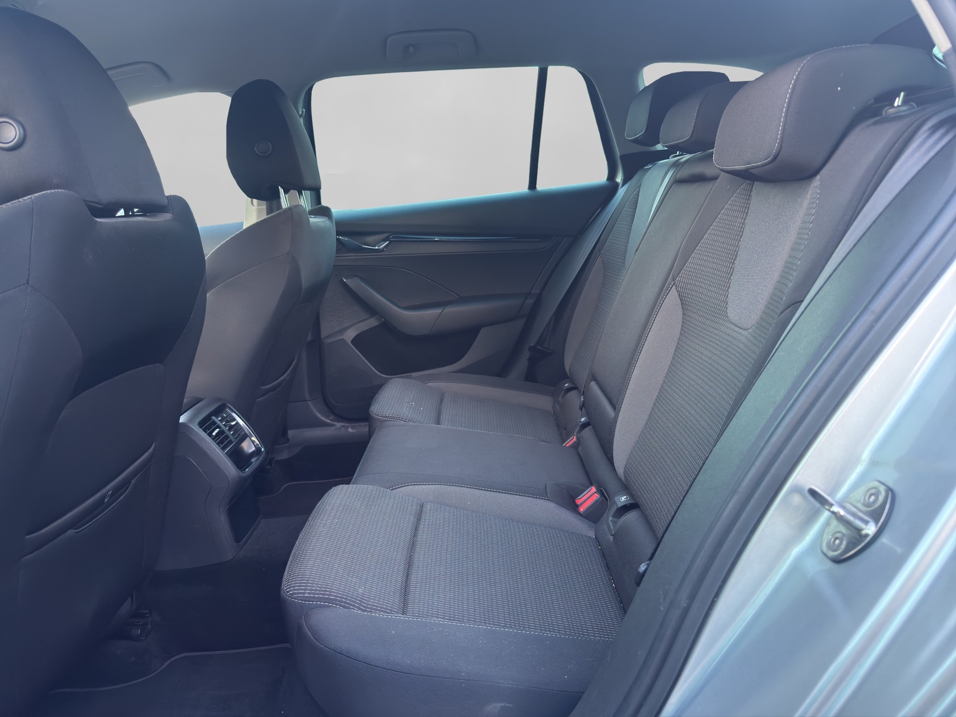 SKODA Octavia Combi 1.5 TSI mHEV DSG Ambition-image-13