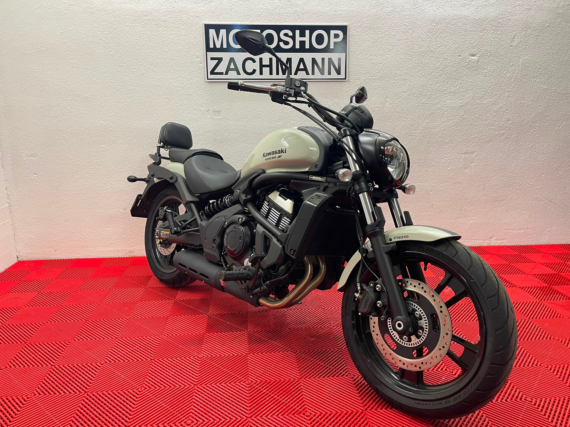 KAWASAKI Vulcan S ABS-showroom-element-2