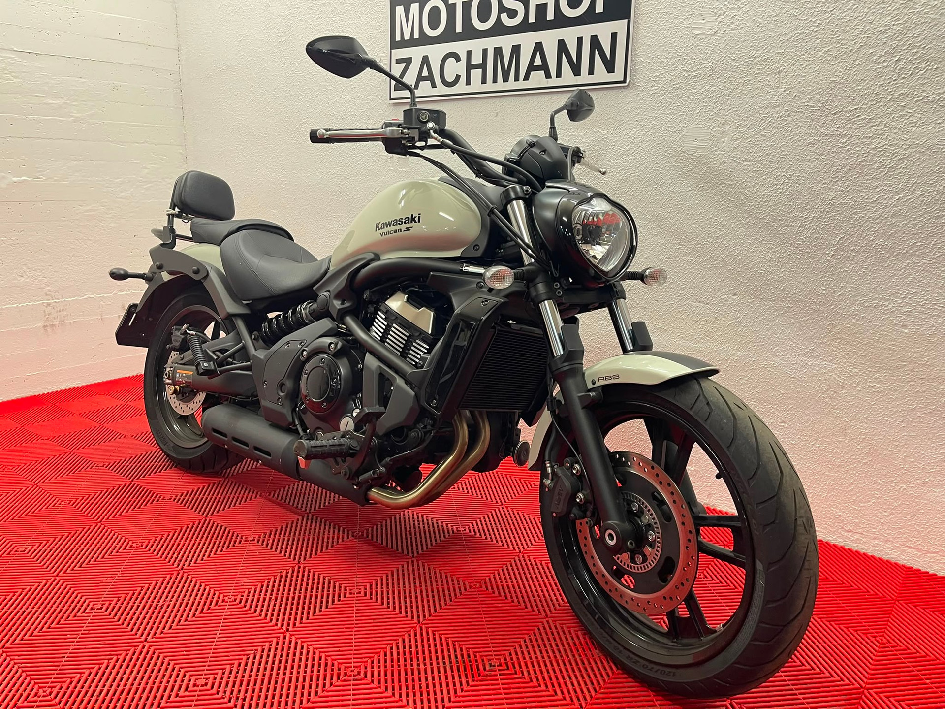 KAWASAKI Vulcan S ABS-showroom-element-1