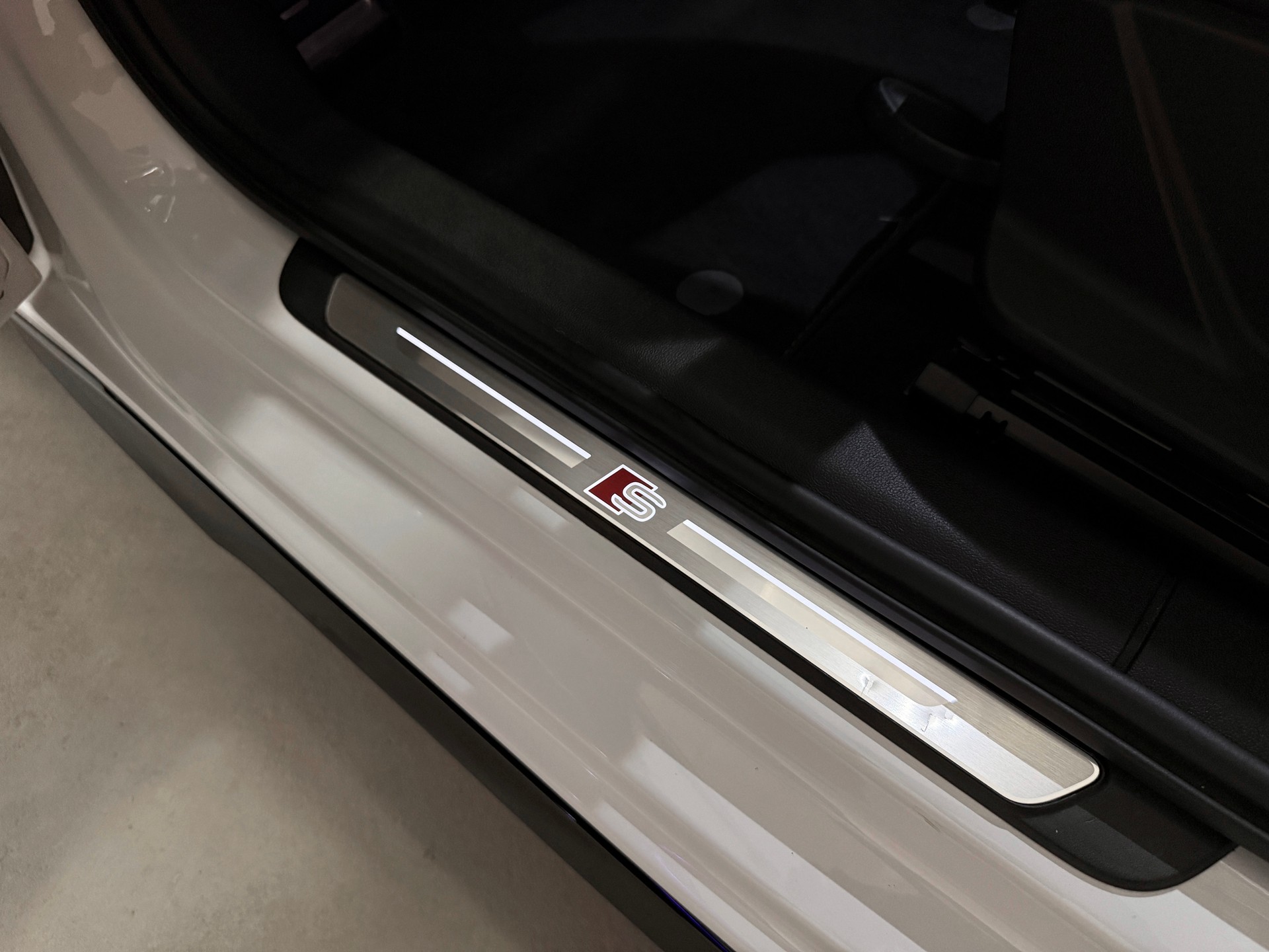 AUDI A3 Sportback 35 TFSI S line S-tronic *Full options*-image-11
