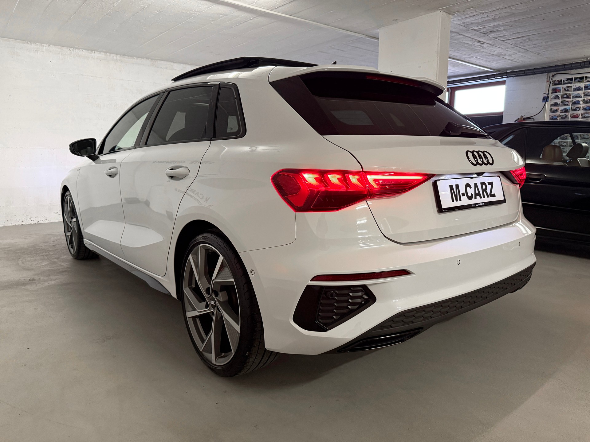 AUDI A3 Sportback 35 TFSI S line S-tronic *Full options*-image-1
