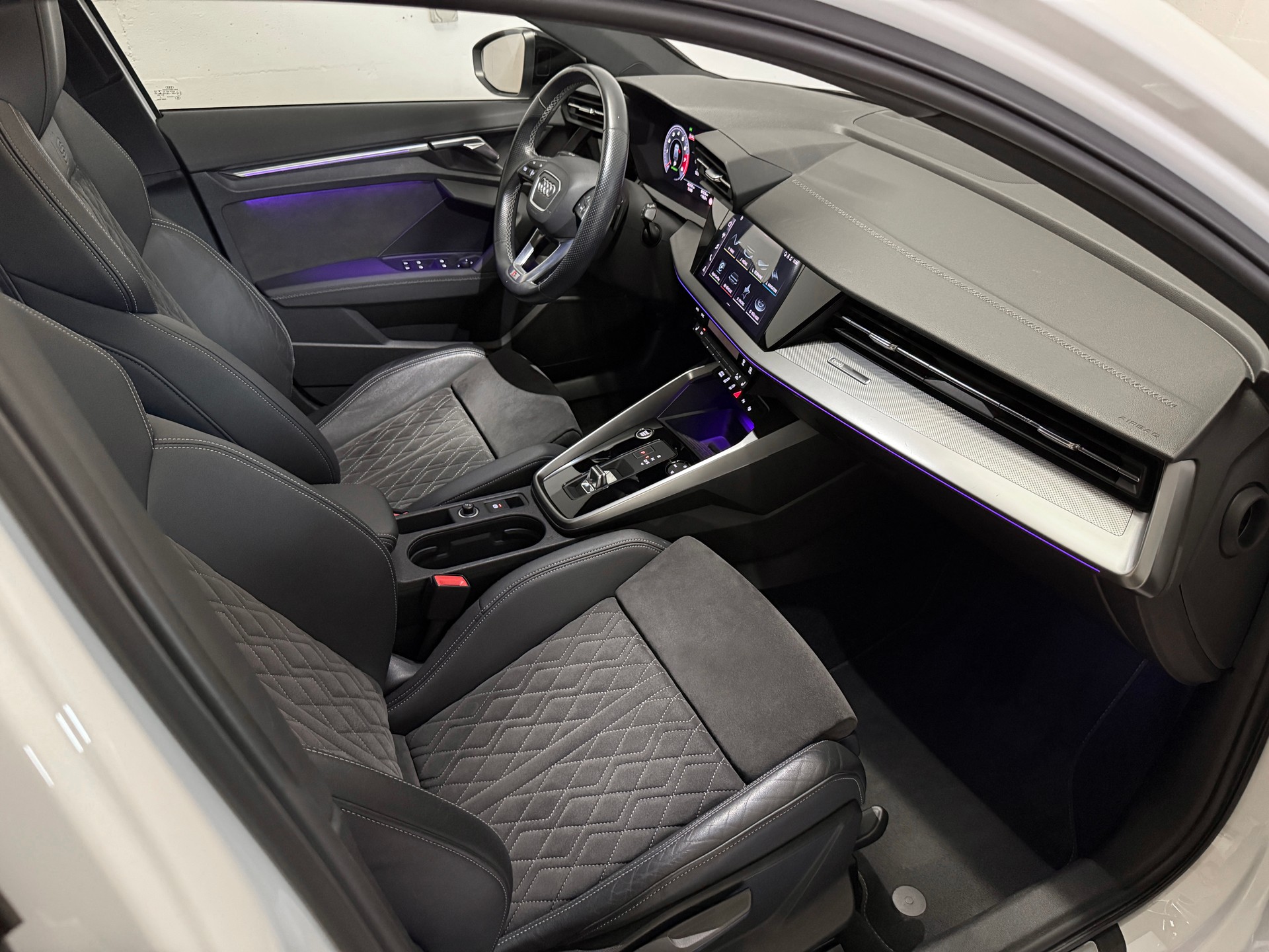 AUDI A3 Sportback 35 TFSI S line S-tronic *Full options*-image-9