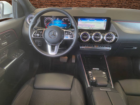 MERCEDES-BENZ EQA 250-image-8
