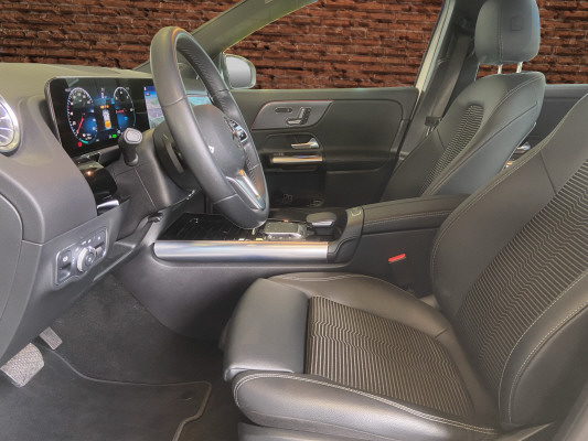 MERCEDES-BENZ EQA 250-image-9