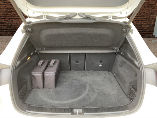 MERCEDES-BENZ EQA 250-image-6