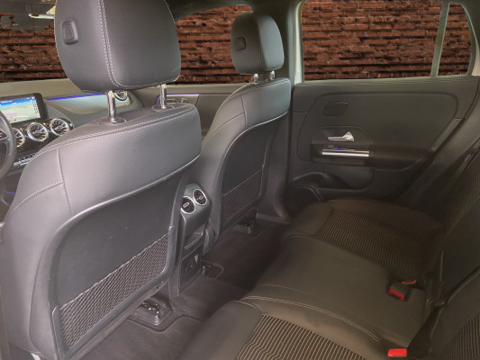 MERCEDES-BENZ EQA 250-image-12