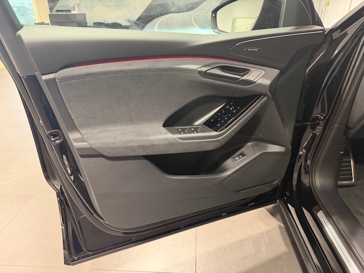 AUDI Q6 e-tron quattro-image-2
