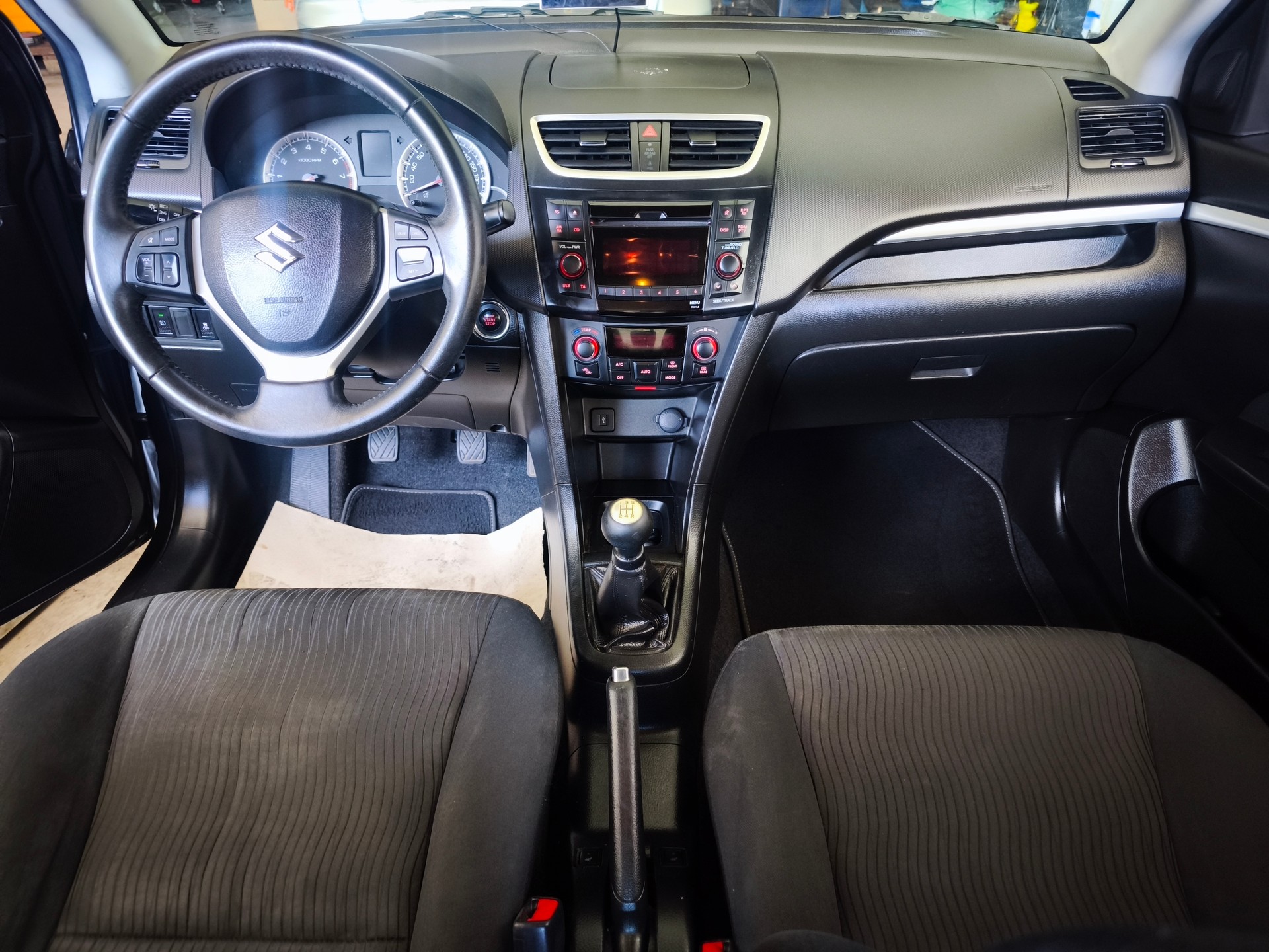 SUZUKI Swift 1.2i 16V GL Top 4x4-image-8