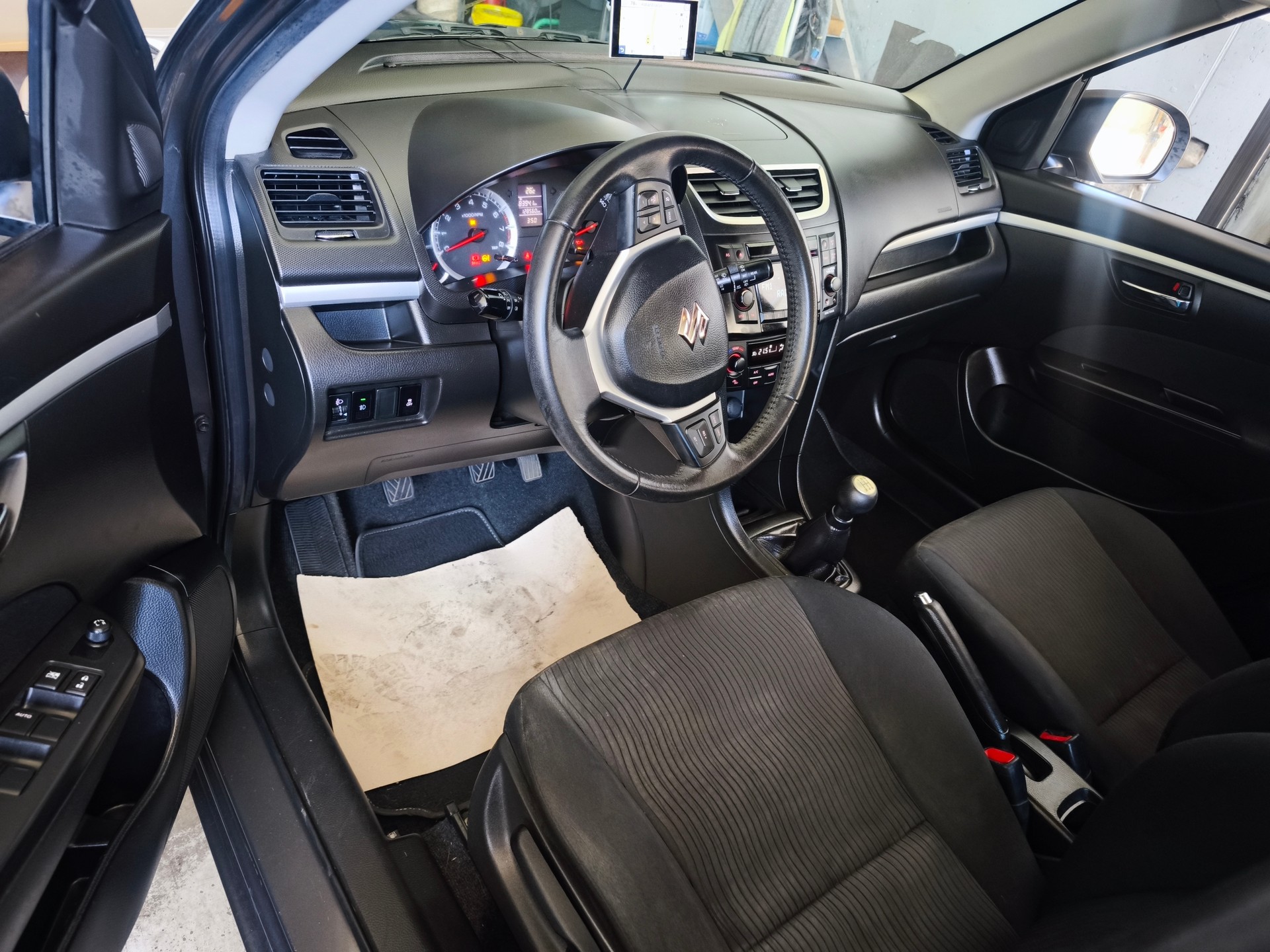 SUZUKI Swift 1.2i 16V GL Top 4x4-image-9