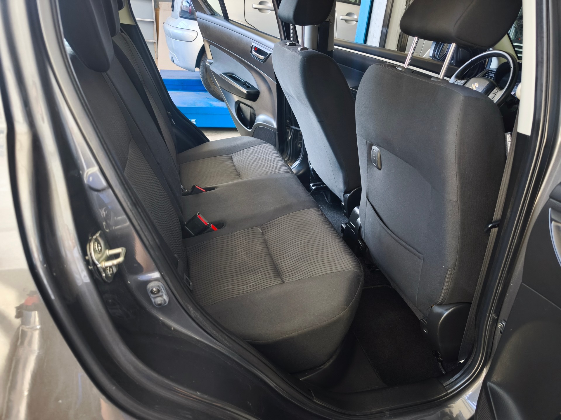 SUZUKI Swift 1.2i 16V GL Top 4x4-image-7