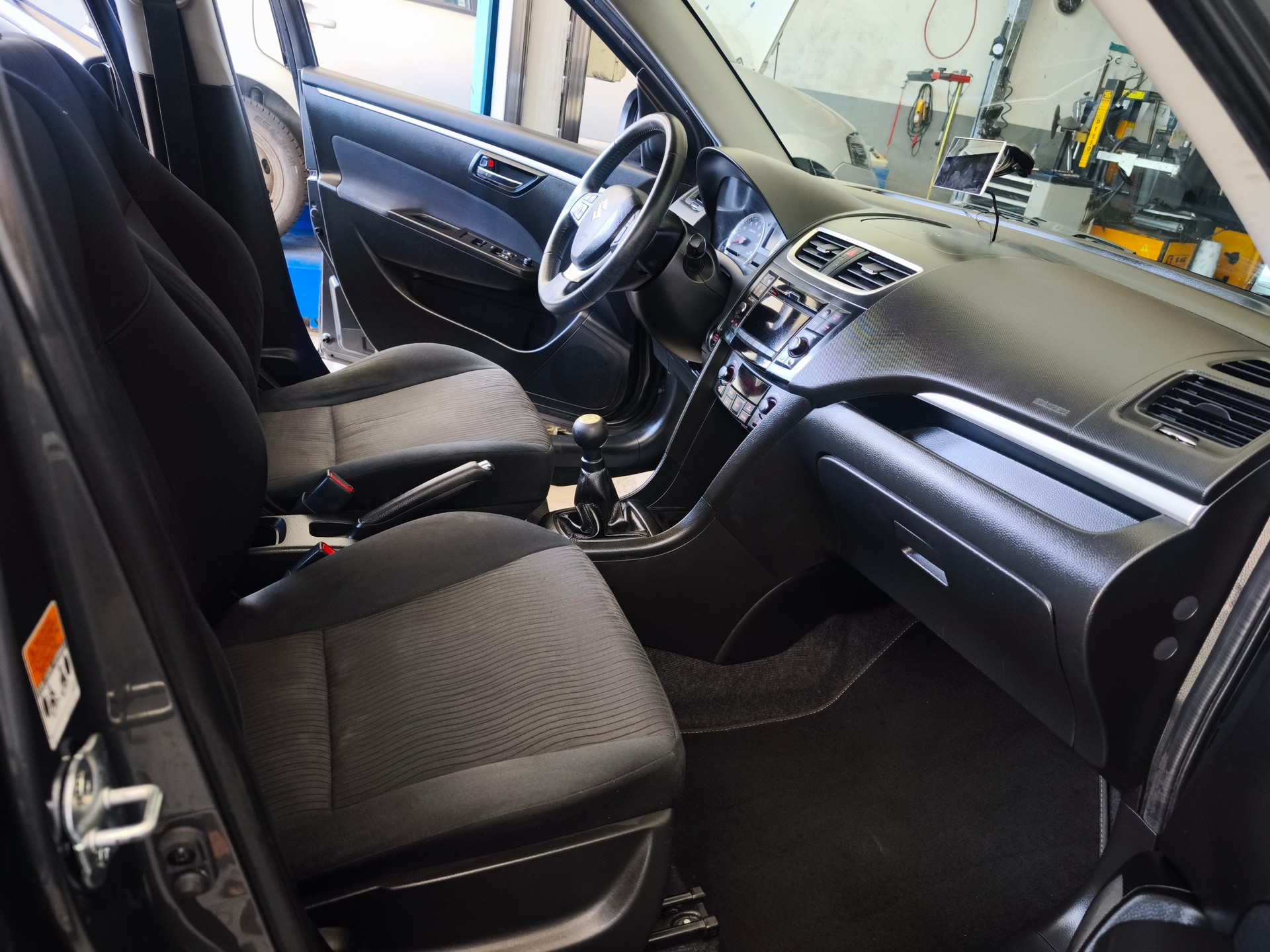 SUZUKI Swift 1.2i 16V GL Top 4x4-image-6