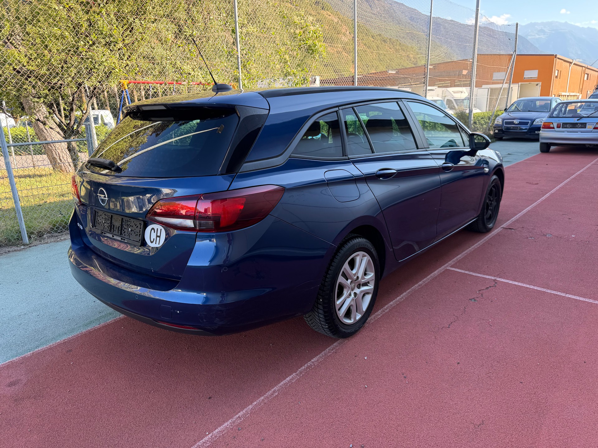OPEL Astra Sports Tourer 1.2i Turbo GS-Line-image-3