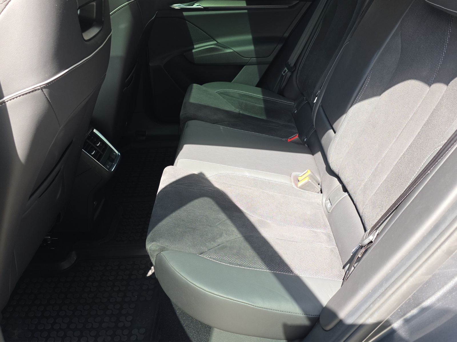 SKODA Enyaq iV 80x SportLine-image-8