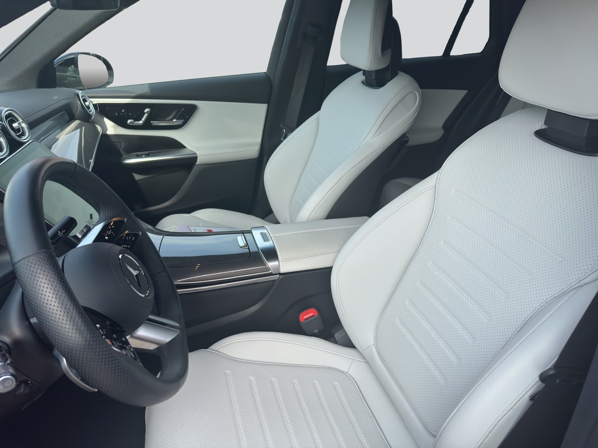 MERCEDES-BENZ GLC 300 d 4Matic AMG Line Night 9G-Tronic-image-4