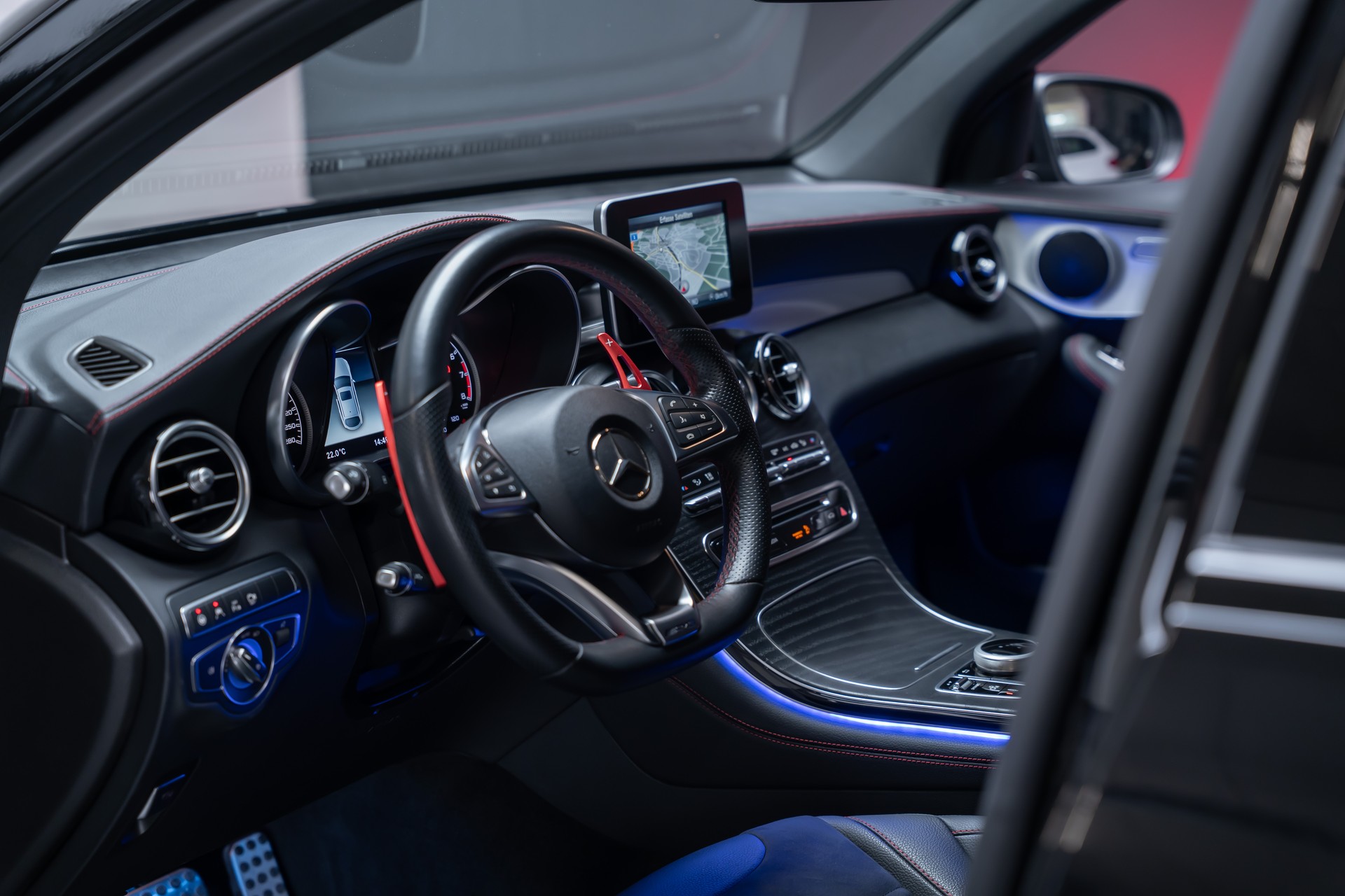 MERCEDES-BENZ GLC 43 AMG 4m Coupé / CH-Fahrzeug / 360°Kamera / Ambientebeleuchtung-image-13