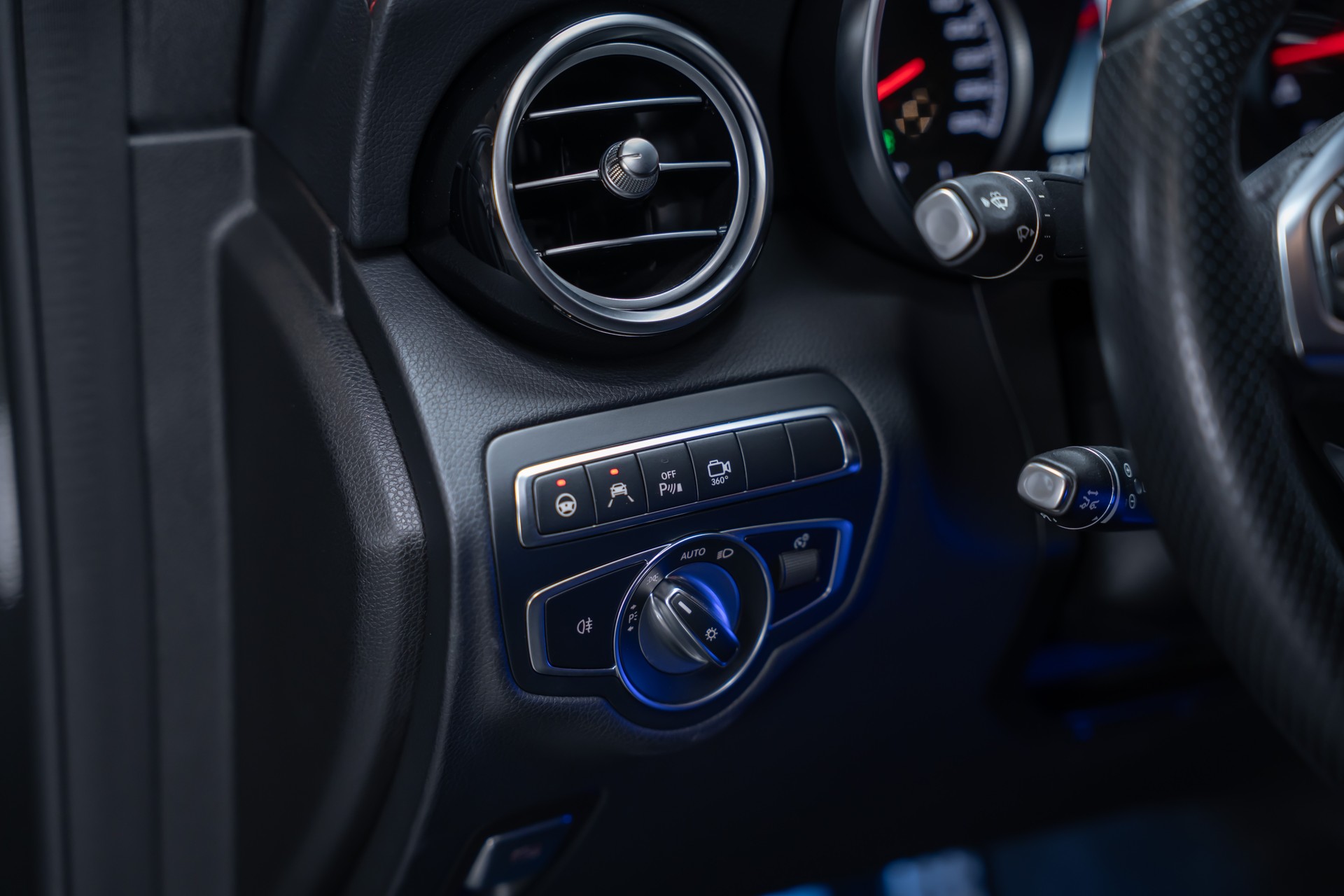 MERCEDES-BENZ GLC 43 AMG 4m Coupé / CH-Fahrzeug / 360°Kamera / Ambientebeleuchtung-image-14