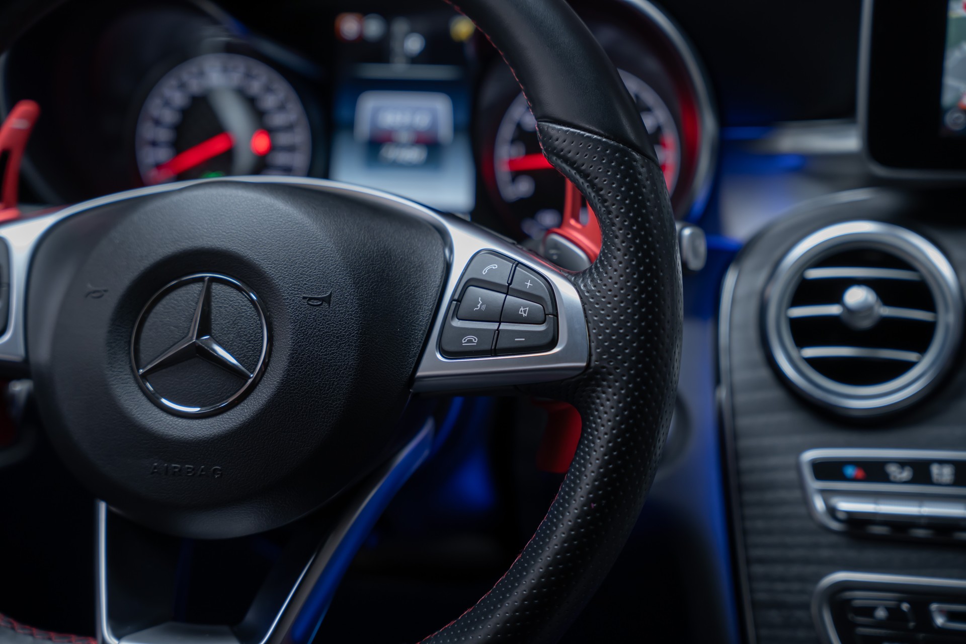 MERCEDES-BENZ GLC 43 AMG 4m Coupé / CH-Fahrzeug / 360°Kamera / Ambientebeleuchtung-image-28