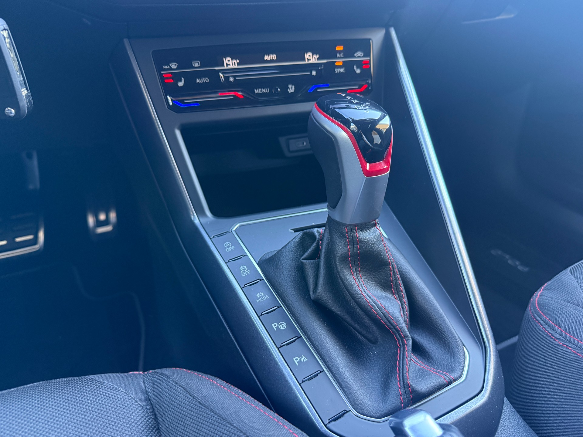 VW Polo 2.0 TSI GTI DSG *** DISTANZREGLER ***-image-17