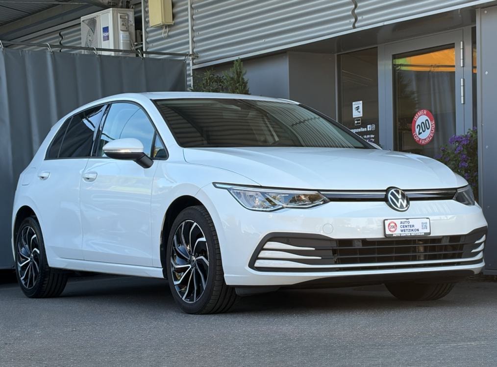 VW Golf VIII 1.5 eTSI ACT 75 Edition-image-1