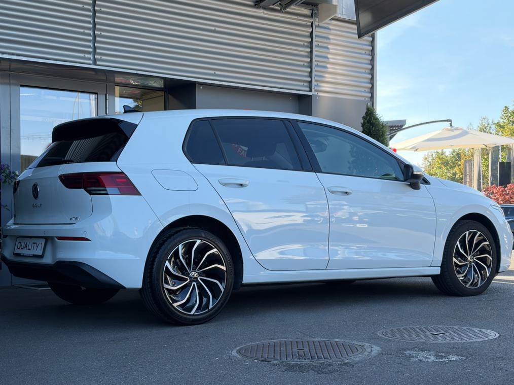VW Golf VIII 1.5 eTSI ACT 75 Edition-image-2