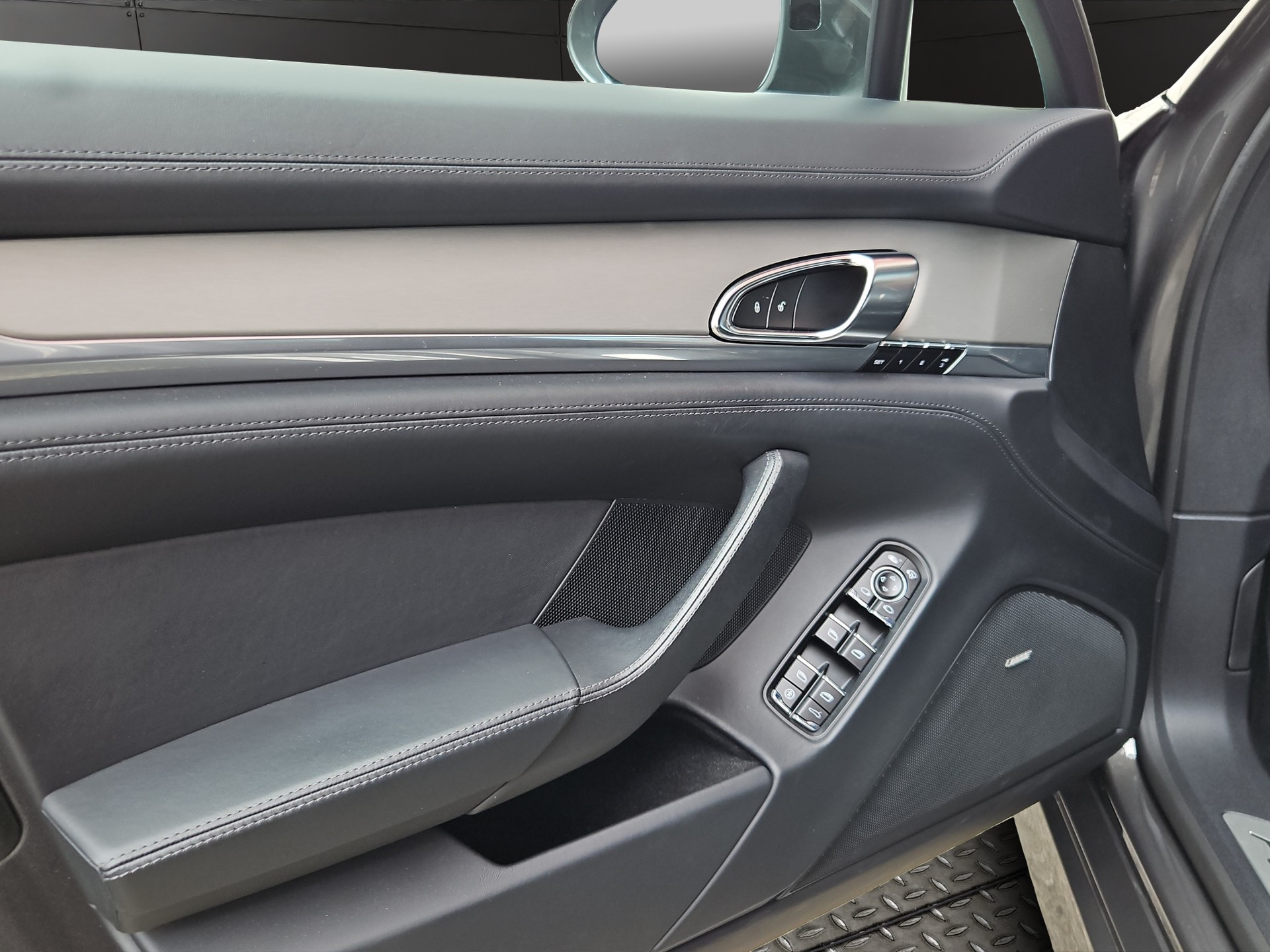 PORSCHE Panamera GTS 4.8 PDK-image-11