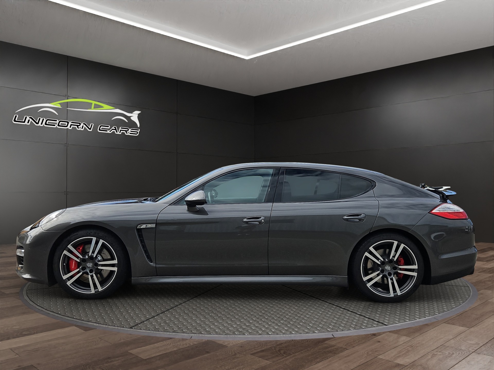 PORSCHE Panamera GTS 4.8 PDK-image-2