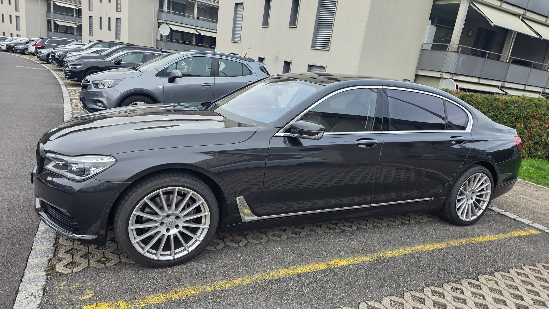 BMW 730Ld xDrive-image-2