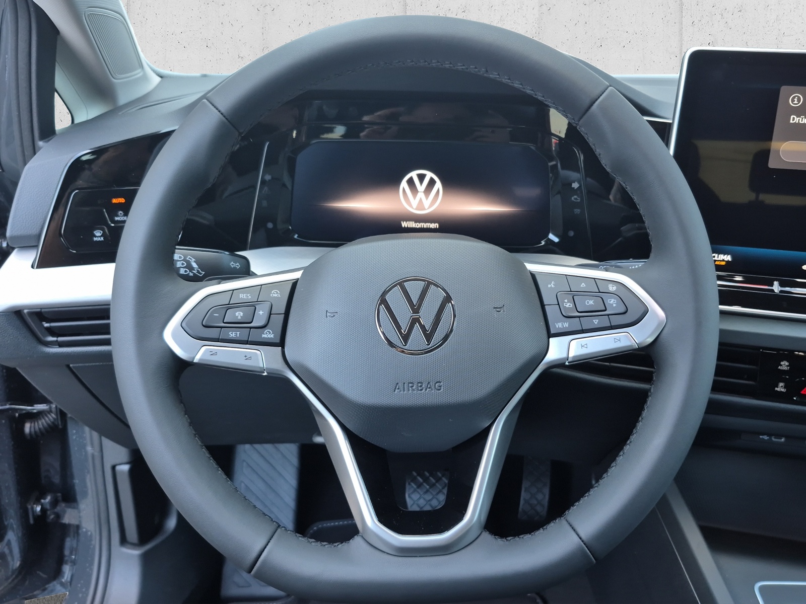 VW Golf 1.5 e TSI mHEV Value DSG-image-9
