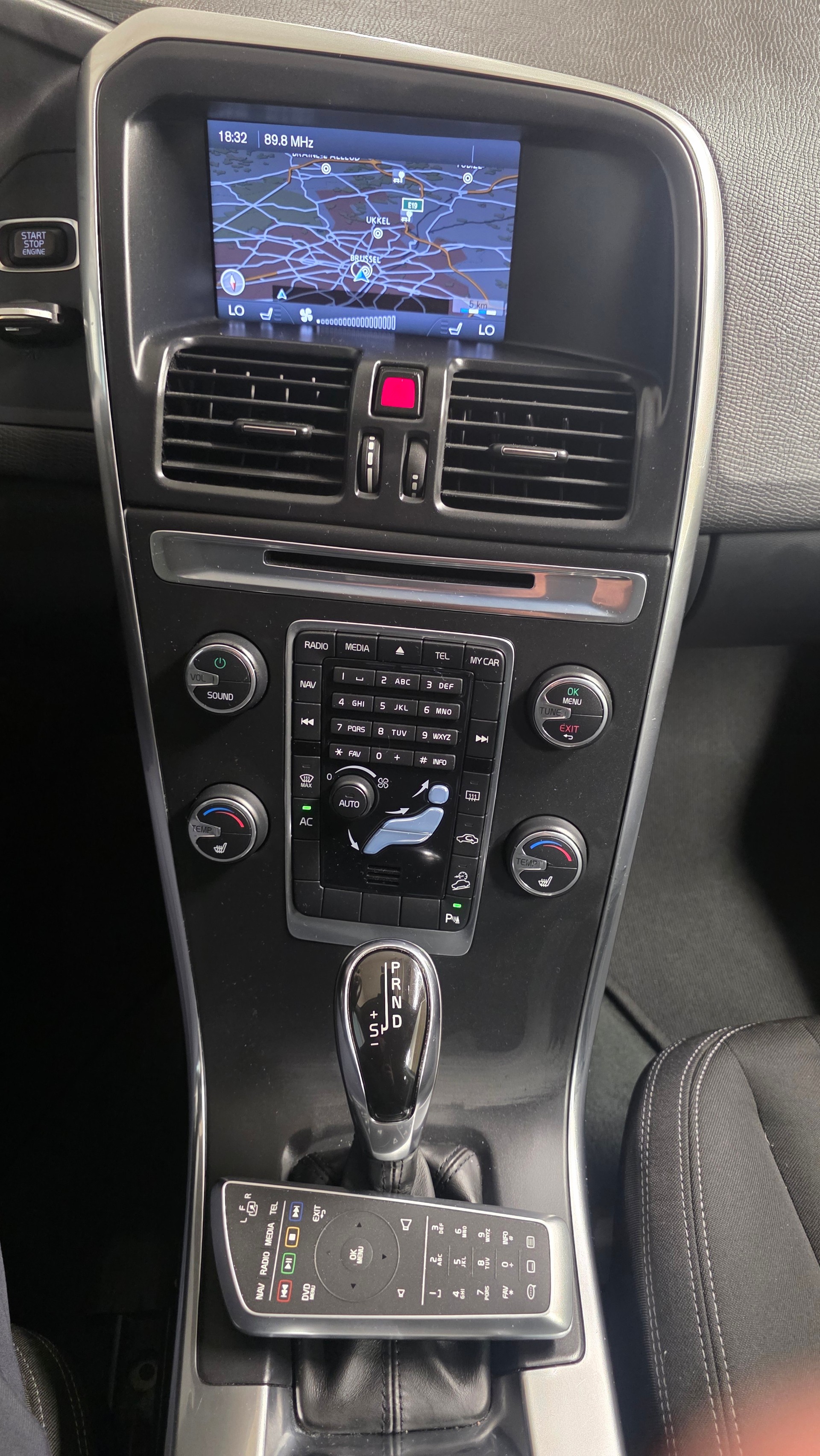 VOLVO XC60 D4 AWD Family Edition Geartronic-image-12