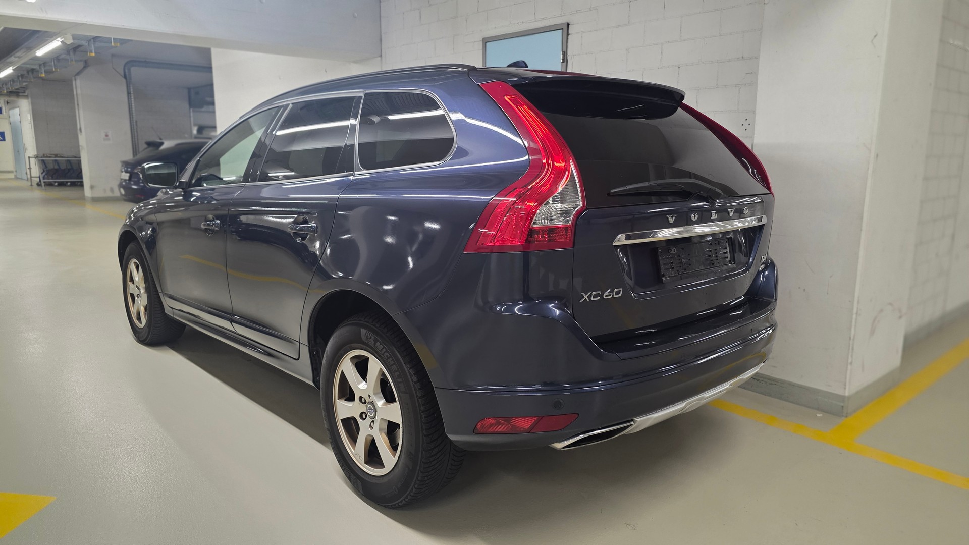 VOLVO XC60 D4 AWD Family Edition Geartronic-image-2