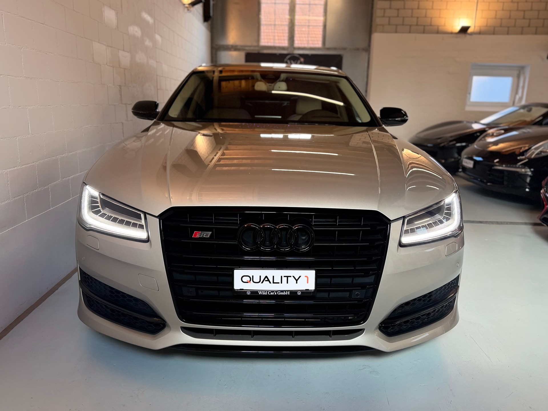AUDI S8 4.0 TFSI V8 quattro tiptronic-image-1