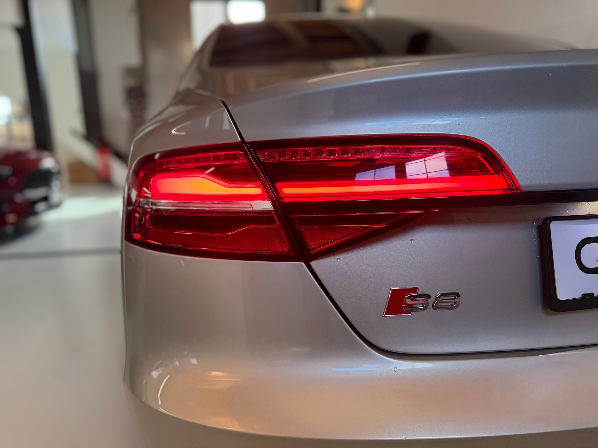 AUDI S8 4.0 TFSI V8 quattro tiptronic-image-7
