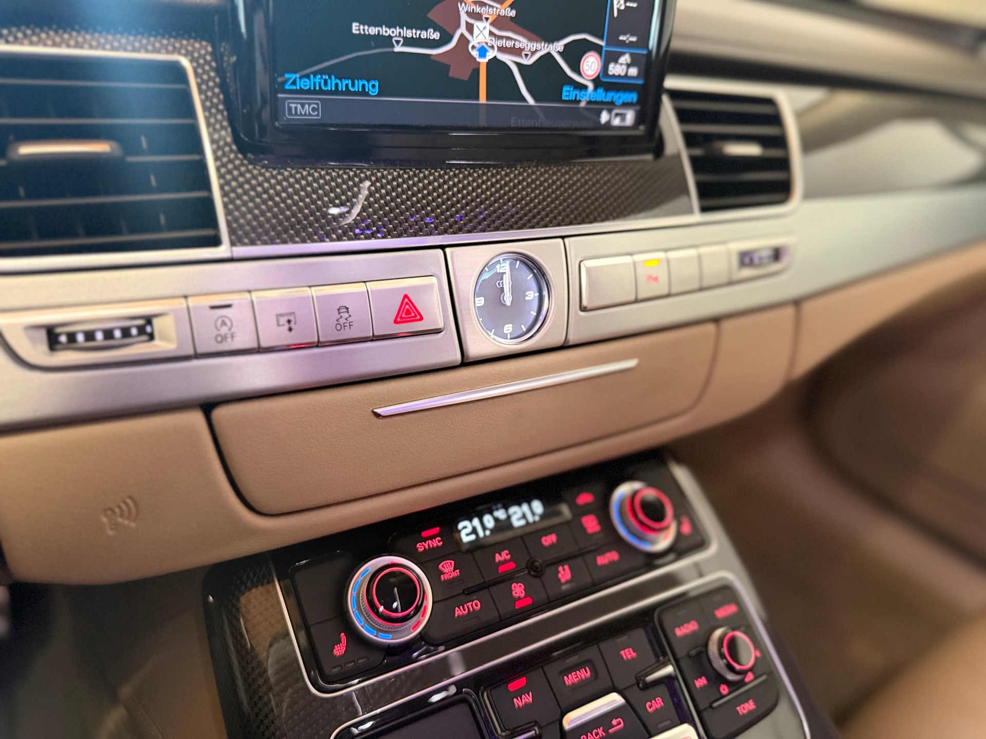 AUDI S8 4.0 TFSI V8 quattro tiptronic-image-15