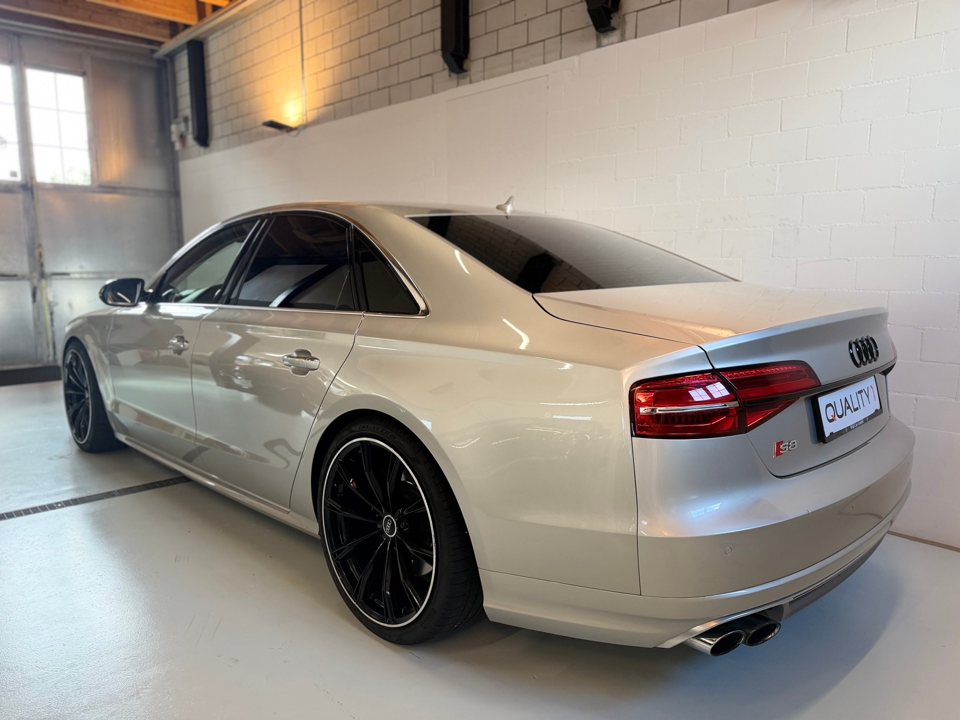 AUDI S8 4.0 TFSI V8 quattro tiptronic-image-3