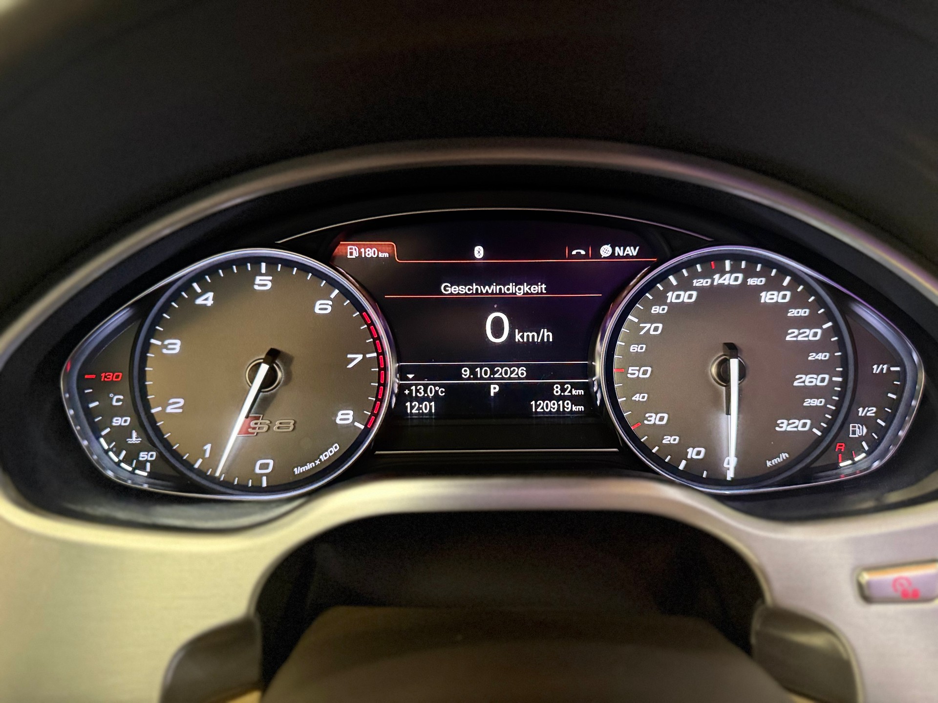 AUDI S8 4.0 TFSI V8 quattro tiptronic-image-16