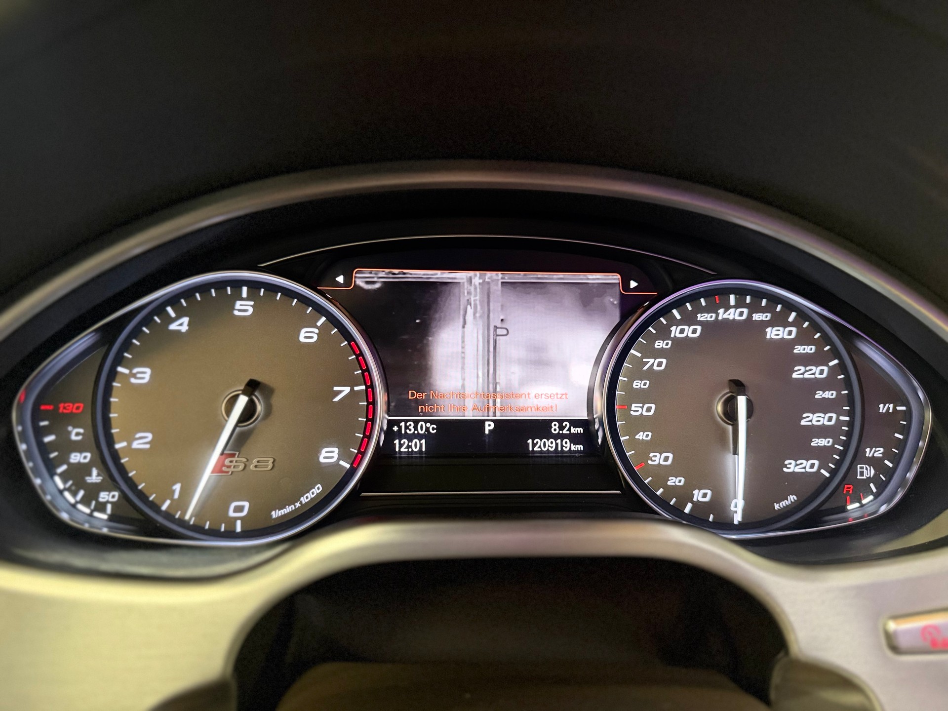 AUDI S8 4.0 TFSI V8 quattro tiptronic-image-17